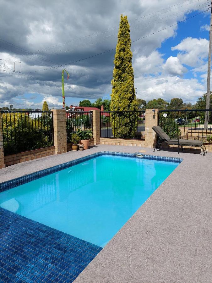 Settlers Motor Inn Tenterfield Dış mekan fotoğraf